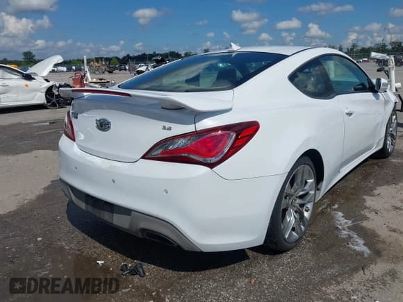 ✅ 2016 Hyundai Genesis Coupe Ultimate • VIN: KMHHU6KJ3GU132491 • Lot: 43395523. Wystawiony na IAAI z przebiegiem 74 543 mil. Bezpłatny archiwum sprzedaży aukcyjnych z USA i szczegółowy raport historii pojazdu na DreamBid. Zdjęcie 4.