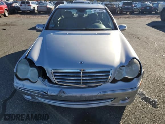 ✅ 2005 Mercedes-Benz C 240 • VIN: WDBRF81J75F677917 • Lot: 86313655. Wystawiony na Copart z przebiegiem 121 888 mil. Bezpłatny archiwum sprzedaży aukcyjnych z USA i szczegółowy raport historii pojazdu na DreamBid. Zdjęcie 5.