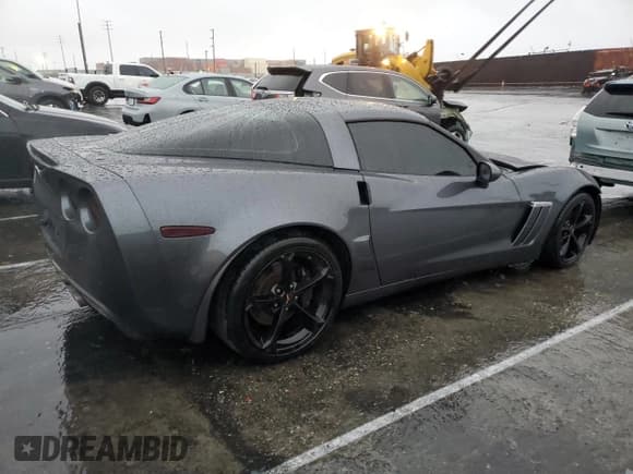 ✅ 2013 Chevrolet Corvette Grand Sport 3LT • VIN: 1G1YW2DW1D5107474 • Lot: 45371045. Wystawiony na Copart z przebiegiem 71 367 mil. Bezpłatny archiwum sprzedaży aukcyjnych z USA i szczegółowy raport historii pojazdu na DreamBid. Zdjęcie 3.