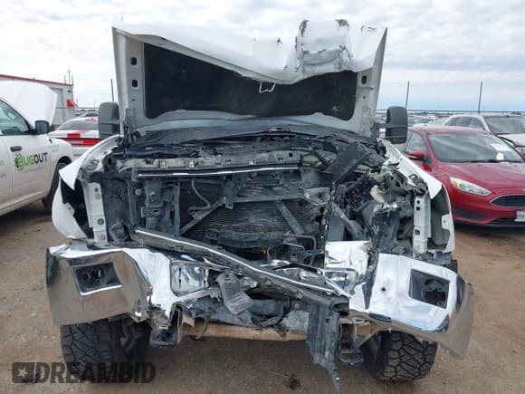 ✅ 2015 Chevrolet Silverado 2500HD LT • VIN: 1GC1KVEG6FF575758 • Lot: 42212395. Wystawiony na IAAI z przebiegiem Nie podano. Bezpłatny archiwum sprzedaży aukcyjnych z USA i szczegółowy raport historii pojazdu na DreamBid. Zdjęcie 13.