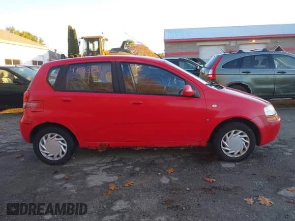 2008 Chevrolet Aveo LS z VIN KL1TD66628B101483, wystawiony jako IAAI lot #43588321 z przebiegiem 140 921 mil mil oraz . Historia ofert i sprzedaży dostępna na DreamBid. Obrazek 13.