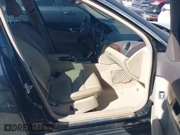 ✅ 2013 Mercedes-Benz C 250 Sport • VIN: WDDGF4HB7DA836971 • Lot: 43460429. Listed on IAAI with 85,700 mi. Free auction sales archive from the USA and detailed vehicle history report at DreamBid. Image 5.