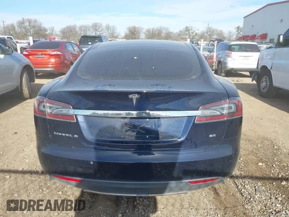 ✅ 2014 Tesla Model S 60 • VIN: 5YJSA1H19EFP60722 • Lot: 41324273. Wystawiony na IAAI z przebiegiem 89 962 mil. Bezpłatny archiwum sprzedaży aukcyjnych z USA i szczegółowy raport historii pojazdu na DreamBid. Zdjęcie 16.