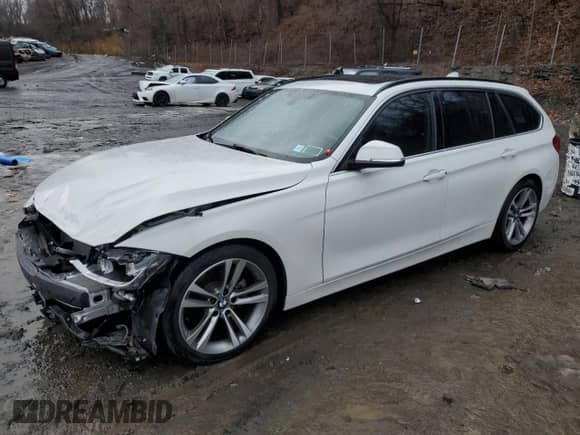 2018 BMW 3 Series 328d xDrive с VIN WBA8J1C50JA019038, выставлен на аукционе Copart как лот 85010124 с пробегом 61 073 миль миль и Списание • Salvage title. История ставок и продаж доступна на DreamBid. Изображение 1.