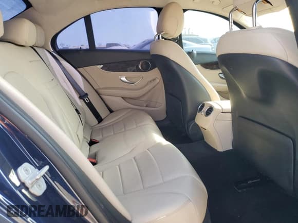 ✅ 2015 Mercedes-Benz C 300 • VIN: 55SWF4JBXFU053670 • Lot: 87491025. Wystawiony na Copart z przebiegiem 109 968 mil. Bezpłatny archiwum sprzedaży aukcyjnych z USA i szczegółowy raport historii pojazdu na DreamBid. Zdjęcie 10.