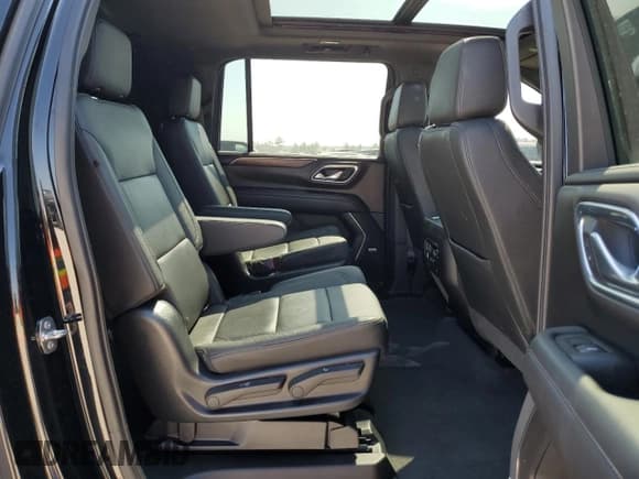 ✅ 2021 Chevrolet Suburban LT • VIN: 1GNSCCKD3MR369171 • Lot: 75690164. Wystawiony na Copart z przebiegiem 74 194 mil. Bezpłatny archiwum sprzedaży aukcyjnych z USA i szczegółowy raport historii pojazdu na DreamBid. Zdjęcie 11.