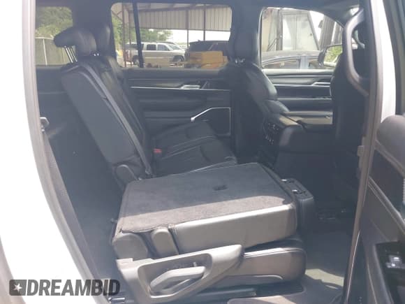 ✅ 2023 Jeep Wagoneer Series III • VIN: 1C4SJSDP5PS540838 • Лот: 42759405. Опубликован ранее на IAAI с пробегом 72 439 миль. Бесплатный доступ к архиву аукционных продаж из США и подробный отчёт об истории автомобиля на DreamBid. Изображение 8.