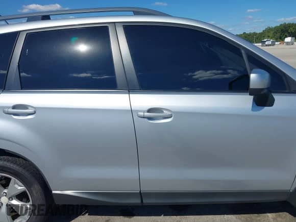 2015 Subaru Forester Premium z VIN JF2SJAGC7FH565322, wystawiony jako IAAI lot #43308201 z przebiegiem 114 689 mil mil oraz . Historia ofert i sprzedaży dostępna na DreamBid. Obrazek 14.