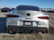 ✅ 2022 Toyota Supra Premium • VIN: WZ1DB0C09NW052837 • Лот: 86658065. Опубликован ранее на Copart с пробегом 27 193 миль. Бесплатный доступ к архиву аукционных продаж из США и подробный отчёт об истории автомобиля на DreamBid. Изображение 6.