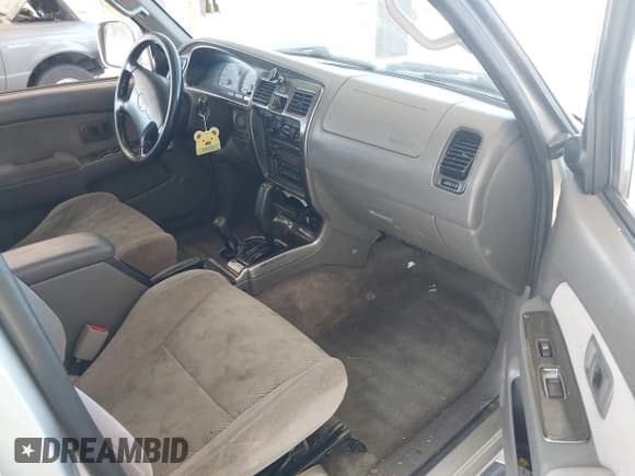 ✅ 2001 Toyota 4Runner SR5 • VIN: JT3HN86R710325307 • Lot: 42814795. Listed on IAAI with 299,753 mi. Free auction sales archive from the USA and detailed vehicle history report at DreamBid. Image 5.