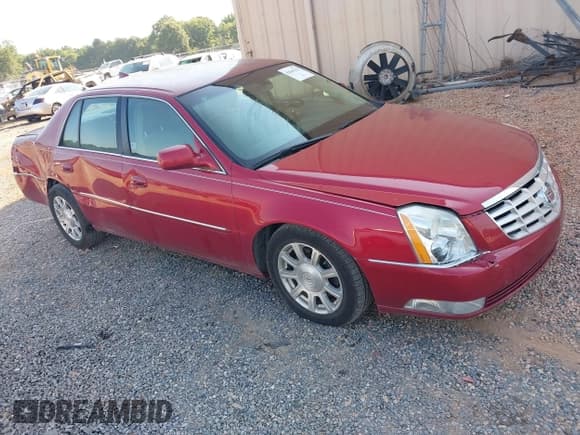 ✅ 2010 Cadillac DTS 1SA • VIN: 1G6KA5EY9AU137338 • Lot: 42641232. Wystawiony na IAAI z przebiegiem 83 131 mil. Bezpłatny archiwum sprzedaży aukcyjnych z USA i szczegółowy raport historii pojazdu na DreamBid. Zdjęcie 1.