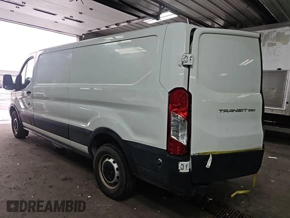 ✅ 2019 Ford Transit Cargo • VIN: 1FTYR2YM4KKA85623 • Lot: 43943597. Wystawiony na IAAI z przebiegiem 97 589 mil. Bezpłatny archiwum sprzedaży aukcyjnych z USA i szczegółowy raport historii pojazdu na DreamBid. Zdjęcie 12.
