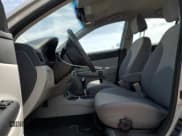 ✅ 2010 Hyundai Accent GL • VIN: KMHCN4BC4AU460068 • Лот: 60900915. Опубликован ранее на Copart с пробегом 242 708 миль. Бесплатный доступ к архиву аукционных продаж из США и подробный отчёт об истории автомобиля на DreamBid. Изображение 7.