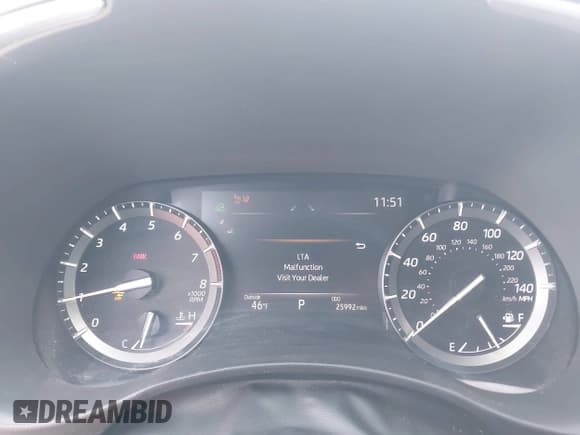 ✅ 2021 Toyota Highlander XLE • VIN: 5TDGZRBH0MS137163 • Lot: 43652069. Listed on IAAI with 25,992 mi. Free auction sales archive from the USA and detailed vehicle history report at DreamBid. Image 7.