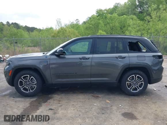 2022 Jeep Grand Cherokee Trailhawk with VIN 1C4RJYC69N8756423, listed as a IAAI auction lot 41947812 with 9,770 mi miles and . Bid and sale history available at DreamBid. Image 14.