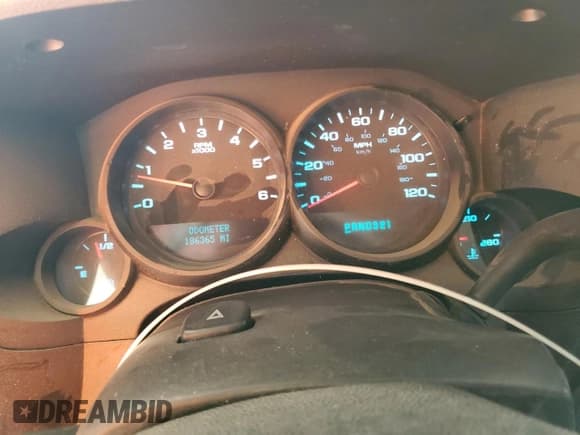 ✅ 2008 Chevrolet Silverado 1500 1LT • VIN: 2GCEK19C881105694 • Lot: 91090065. Listed on Copart with 186,365 mi. Free auction sales archive from the USA and detailed vehicle history report at DreamBid. Image 9.