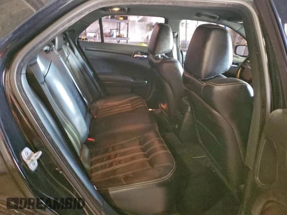 ✅ 2014 Chrysler 300 S • VIN: 2C3CCABG4EH320868 • Lot: 93601635. Listed on Copart with 147,276 mi. Free auction sales archive from the USA and detailed vehicle history report at DreamBid. Image 10.