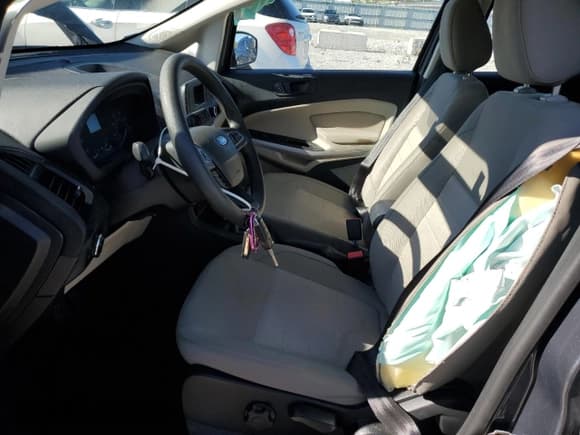 ✅ 2022 Ford EcoSport S • VIN: MAJ6S3FLXNC471981 • Lot: 84470375. Wystawiony na Copart z przebiegiem 15 608 mil. Bezpłatny archiwum sprzedaży aukcyjnych z USA i szczegółowy raport historii pojazdu na DreamBid. Zdjęcie 7.