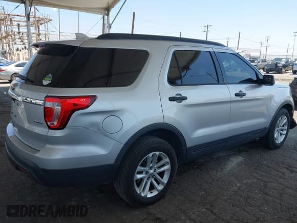 ✅ 2017 Ford Explorer • VIN: 1FM5K8B8XHGB23398 • Lot: 42208171. Wystawiony na IAAI z przebiegiem 106 244 mil. Bezpłatny archiwum sprzedaży aukcyjnych z USA i szczegółowy raport historii pojazdu na DreamBid. Zdjęcie 4.