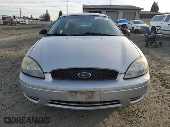 ✅ 2005 Ford Taurus SE • VIN: 1FAFP53U25A304178 • Lot: 90742915. Wystawiony na Copart z przebiegiem 139 168 mil. Bezpłatny archiwum sprzedaży aukcyjnych z USA i szczegółowy raport historii pojazdu na DreamBid. Zdjęcie 5.