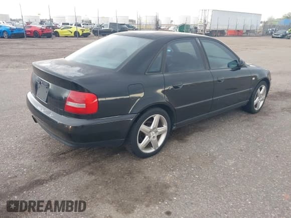 ✅ 2000 Audi A4 • VIN: WAUDC28DXYA106650 • Lot: 41932730. Wystawiony na IAAI z przebiegiem 292 015 mil. Bezpłatny archiwum sprzedaży aukcyjnych z USA i szczegółowy raport historii pojazdu na DreamBid. Zdjęcie 4.