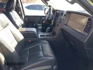 ✅ 2011 Lincoln Navigator • VIN: 5LMJJ3J5XBEJ03910 • Lot: 43693538. Wystawiony na IAAI z przebiegiem 152 404 mil. Bezpłatny archiwum sprzedaży aukcyjnych z USA i szczegółowy raport historii pojazdu na DreamBid. Zdjęcie 5.