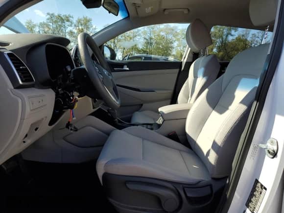 2019 Hyundai Tucson SE z VIN KM8J23A45KU869928, wystawiony jako Copart lot #87183485 z przebiegiem 42 648 mil mil oraz Szkoda całkowita • Salvage title. Historia ofert i sprzedaży dostępna na DreamBid. Obrazek 7.