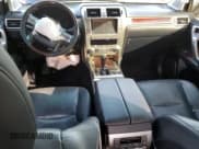 ✅ 2019 Lexus GX 460 Premium • VIN: JTJBM7FX5K5228122 • Lot: 83749815. Wystawiony na Copart z przebiegiem Nie podano. Bezpłatny archiwum sprzedaży aukcyjnych z USA i szczegółowy raport historii pojazdu na DreamBid. Zdjęcie 8.