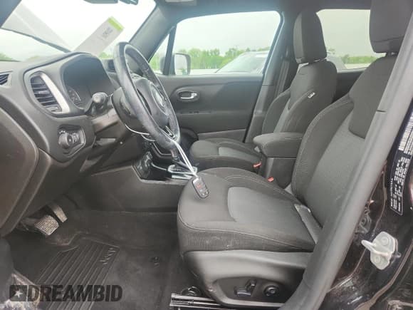 ✅ 2021 Jeep Renegade Latitude • VIN: ZACNJDBB5MPM68540 • Lot: 60631565. Wystawiony na Copart z przebiegiem 68 749 mil. Bezpłatny archiwum sprzedaży aukcyjnych z USA i szczegółowy raport historii pojazdu na DreamBid. Zdjęcie 7.