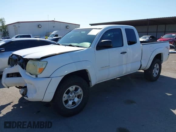 ✅ 2008 Toyota Tacoma PreRunner • VIN: 5TETU62N58Z490671 • Lot: 43520541. Listed on IAAI with 354,131 mi. Free auction sales archive from the USA and detailed vehicle history report at DreamBid. Image 17.