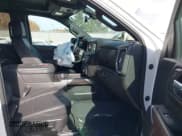 ✅ 2021 Chevrolet Silverado 1500 High Country • VIN: 1GCUYHET0MZ353142 • Lot: 40707765. Wystawiony na IAAI z przebiegiem 20 765 mil. Bezpłatny archiwum sprzedaży aukcyjnych z USA i szczegółowy raport historii pojazdu na DreamBid. Zdjęcie 5.