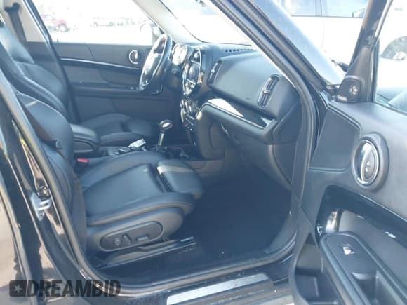 ✅ 2019 MINI Countryman Cooper S • VIN: WMZYT3C55K3E95609 • Lot: 42764097. Wystawiony na IAAI z przebiegiem 77 103 mil. Bezpłatny archiwum sprzedaży aukcyjnych z USA i szczegółowy raport historii pojazdu na DreamBid. Zdjęcie 5.