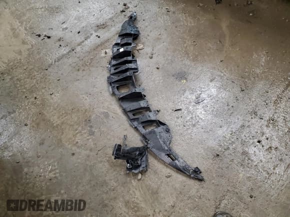 ✅ 2022 Toyota Prius LE • VIN: JTDKAMFP8N3206982 • Lot: 93309275. Wystawiony na Copart z przebiegiem 47 347 mil. Bezpłatny archiwum sprzedaży aukcyjnych z USA i szczegółowy raport historii pojazdu na DreamBid. Zdjęcie 12.