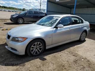 2007 BMW 3 Series 328xi с VIN WBAVC93587K032666, выставлен на аукционе Copart как лот 81962175 с пробегом 83 278 миль миль и Списание • Salvage title. История ставок и продаж доступна на DreamBid. Изображение 1.