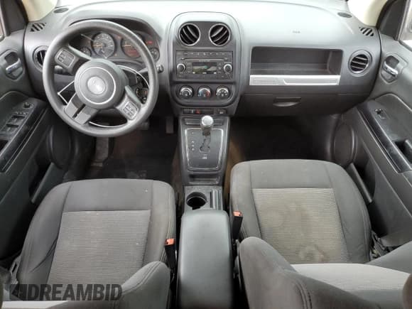 ✅ 2016 Jeep Compass Sport • VIN: 1C4NJDBB3GD586575 • Lot: 81213505. Wystawiony na Copart z przebiegiem 116 576 mil. Bezpłatny archiwum sprzedaży aukcyjnych z USA i szczegółowy raport historii pojazdu na DreamBid. Zdjęcie 8.