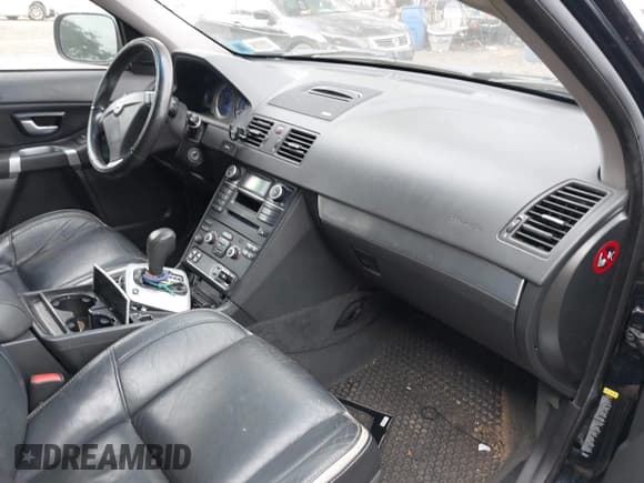 ✅ 2010 Volvo XC90 • VIN: YV4982CT1A1548776 • Lot: 42498610. Wystawiony na IAAI z przebiegiem 163 542 mil. Bezpłatny archiwum sprzedaży aukcyjnych z USA i szczegółowy raport historii pojazdu na DreamBid. Zdjęcie 5.