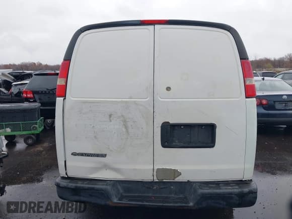 ✅ 2008 Chevrolet Express Cargo • VIN: 1GCFG15X981138949 • Лот: 43794665. Опубликован ранее на IAAI с пробегом 216 089 миль. Бесплатный доступ к архиву аукционных продаж из США и подробный отчёт об истории автомобиля на DreamBid. Изображение 16.