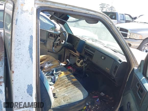 ✅ 1991 Chevrolet S-10 • VIN: 1GCCS14E3M8139615 • Лот: 42077518. Опубликован ранее на IAAI с пробегом 187 059 миль. Бесплатный доступ к архиву аукционных продаж из США и подробный отчёт об истории автомобиля на DreamBid. Изображение 5.