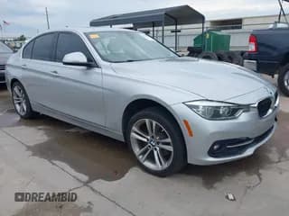 ✅ 2018 BMW 3 Series 330i • VIN: WBA8B9C55JK676701 • Lot: 42444081. Wystawiony na IAAI z przebiegiem 77 063 mil. Bezpłatny archiwum sprzedaży aukcyjnych z USA i szczegółowy raport historii pojazdu na DreamBid. Zdjęcie 1.