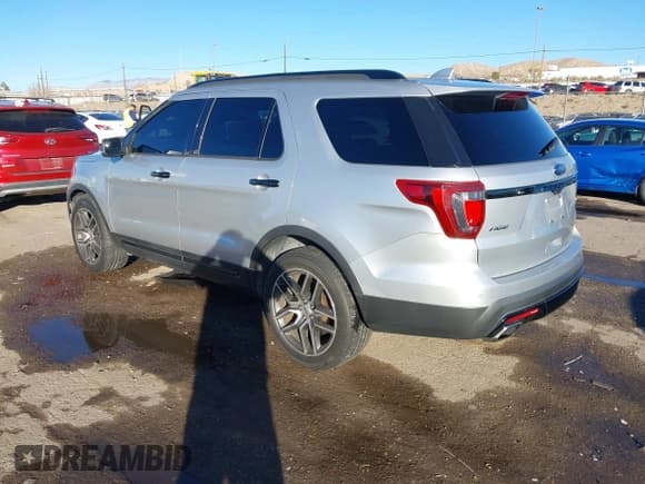 ✅ 2016 Ford Explorer Sport • VIN: 1FM5K8GT3GGB02467 • Lot: 43886644. Wystawiony na IAAI z przebiegiem 124 138 mil. Bezpłatny archiwum sprzedaży aukcyjnych z USA i szczegółowy raport historii pojazdu na DreamBid. Zdjęcie 3.