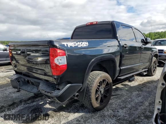 ✅ 2019 Toyota Tundra SR5 • VIN: 5TFDY5F1XKX823519 • Лот: 59745115. Опубликован ранее на Copart с пробегом 81 631 миль. Бесплатный доступ к архиву аукционных продаж из США и подробный отчёт об истории автомобиля на DreamBid. Изображение 3.