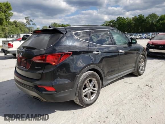 ✅ 2017 Hyundai Santa Fe 2.4L • VIN: 5NMZU3LB6HH032831 • Лот: 45124753. Опубликован ранее на Copart с пробегом 161 805 миль. Бесплатный доступ к архиву аукционных продаж из США и подробный отчёт об истории автомобиля на DreamBid. Изображение 3.