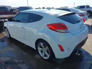 2013 Hyundai Veloster w/Gray Int с VIN KMHTC6AD3DU092515, выставлен на аукционе IAAI как лот 43308569 с пробегом 141 807 миль миль и . История ставок и продаж доступна на DreamBid. Изображение 3.