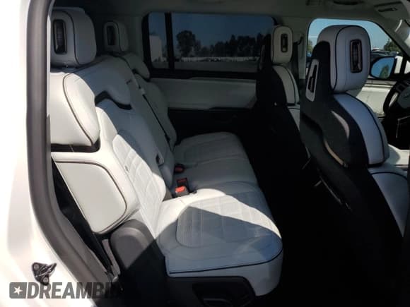 ✅ 2025 Rivian R1S Premium • VIN: 7PDSGCBP8SN064110 • Lot: 71743095. Listed on Copart with Not provided. Free auction sales archive from the USA and detailed vehicle history report at DreamBid. Image 11.