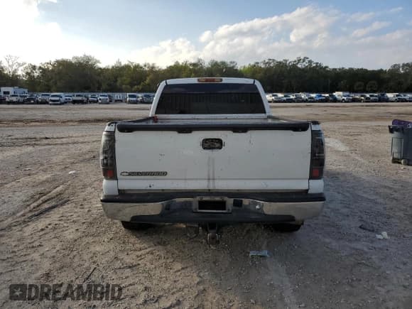 ✅ 2006 Chevrolet Silverado 1500 Work Truck • VIN: 2GCEC19Z261309695 • Лот: 86893794. Опубликован ранее на Copart с пробегом 344 218 миль. Бесплатный доступ к архиву аукционных продаж из США и подробный отчёт об истории автомобиля на DreamBid. Изображение 6.