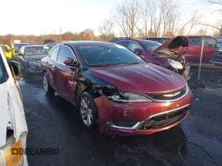 ✅ 2015 Chrysler 200 Limited • VIN: 1C3CCCAB2FN729297 • Lot: 43697395. Wystawiony na IAAI z przebiegiem 113 127 mil. Bezpłatny archiwum sprzedaży aukcyjnych z USA i szczegółowy raport historii pojazdu na DreamBid. Zdjęcie 1.