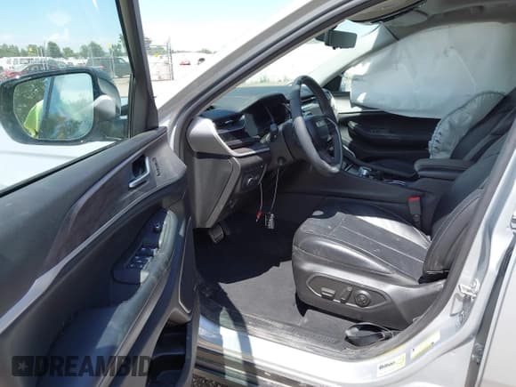 ✅ 2022 Jeep Grand Cherokee • VIN: 1C4RJYB67N8724281 • Lot: 42665701. Wystawiony na IAAI z przebiegiem 30 981 mil. Bezpłatny archiwum sprzedaży aukcyjnych z USA i szczegółowy raport historii pojazdu na DreamBid. Zdjęcie 5.