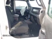 ✅ 2021 Jeep Gladiator Sport S • VIN: 1C6JJTAG0ML501738 • Lot: 43613648. Wystawiony na IAAI z przebiegiem 49 685 mil. Bezpłatny archiwum sprzedaży aukcyjnych z USA i szczegółowy raport historii pojazdu na DreamBid. Zdjęcie 5.