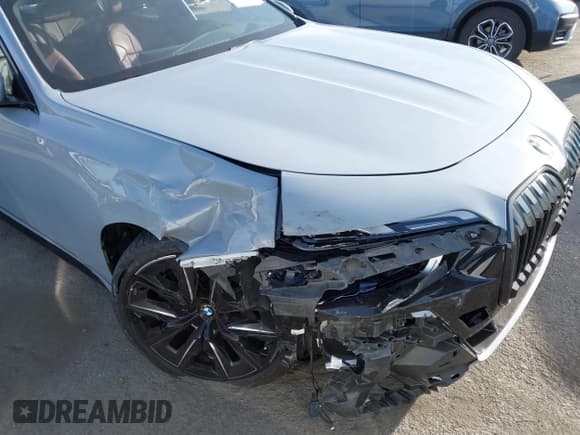 ✅ 2023 BMW 7 Series 760i xDrive • VIN: WBA33EJ05PCN09605 • Lot: 40788911. Listed on IAAI with 22,796 mi. Free auction sales archive from the USA and detailed vehicle history report at DreamBid. Image 6.