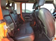 ✅ 2018 Jeep Wrangler Unlimited Sahara • VIN: 1C4HJXEN5JW328218 • Lot: 84573225. Wystawiony na Copart z przebiegiem 104 801 mil. Bezpłatny archiwum sprzedaży aukcyjnych z USA i szczegółowy raport historii pojazdu na DreamBid. Zdjęcie 10.